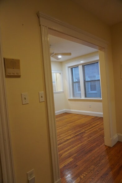 Building Photo - 244 Kelton St