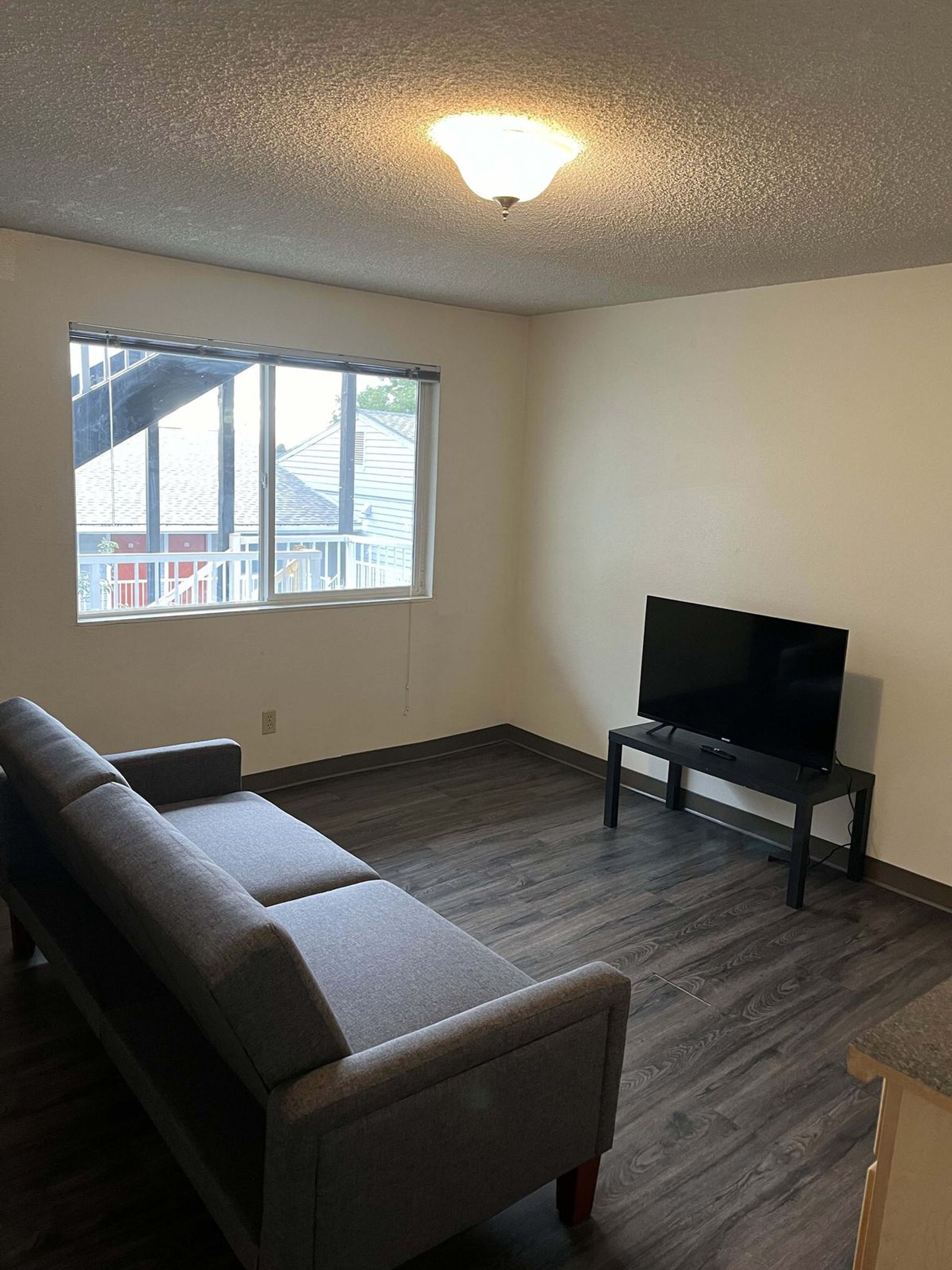 Building Photo - 1555 NE Merman Dr