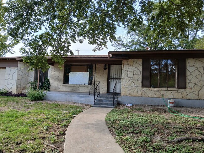 Building Photo - 115 Coyle Pl