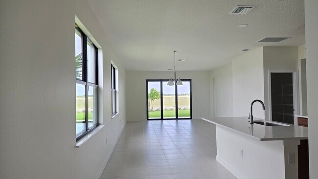 Building Photo - Rocard