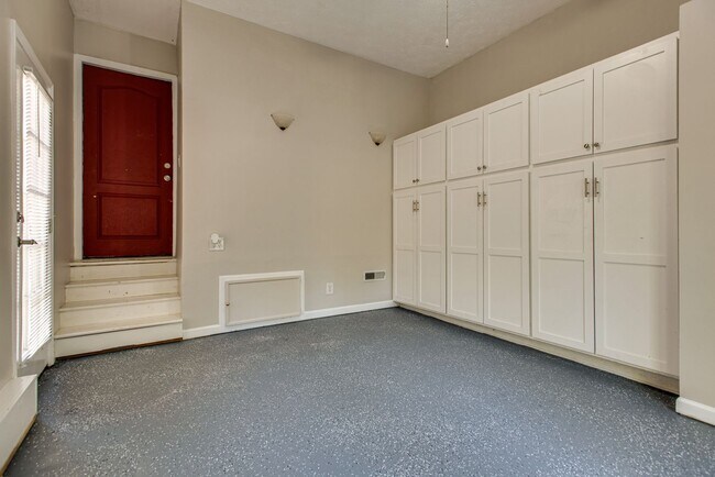 Building Photo - 3 Bed 2 Bath w/bonus room and fence for $2...