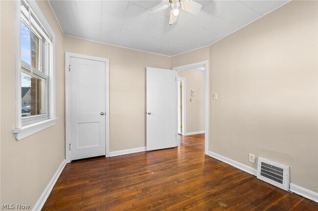 Building Photo - 2438 Brookdale Ave