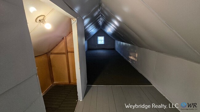 Building Photo - Spacious 3 Bedroom 1.5 Bath House in Price...