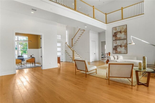 Building Photo - 15023 Pendio Dr