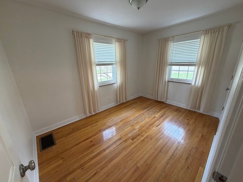 Bedroom #2 (first floor) - 2641 Vanderen Dr