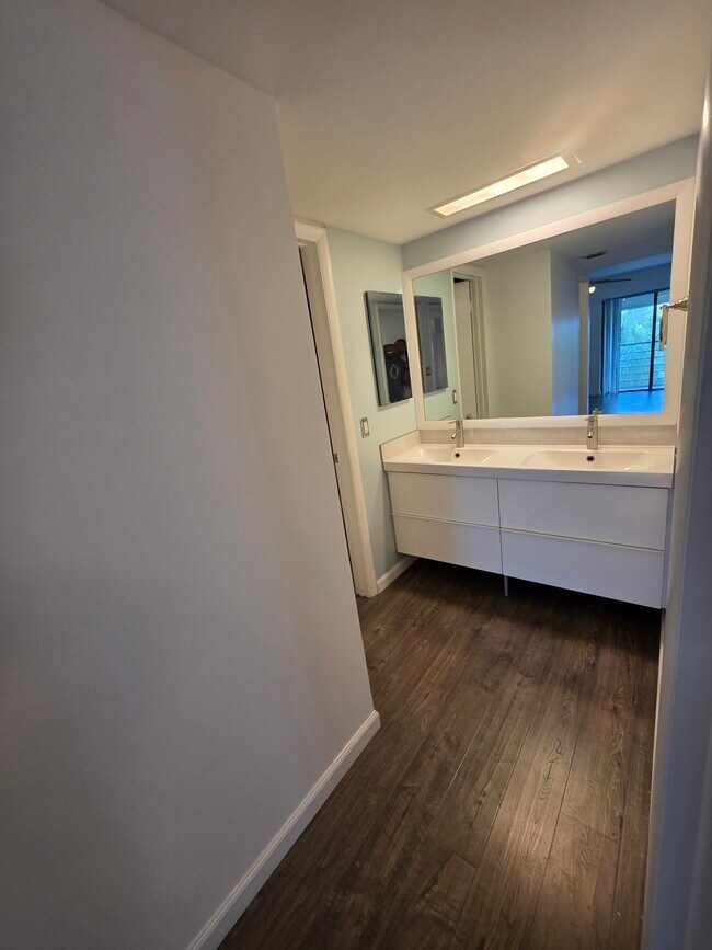 Building Photo - 2312 S Cypress Bend Dr