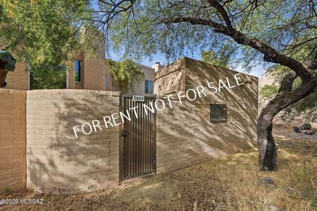 Building Photo - 2824 E Sierra Vista Rd