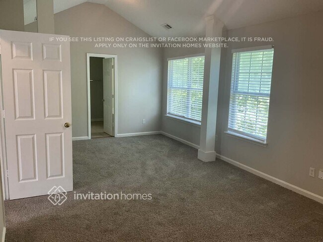 Building Photo - 5805 Village Loop