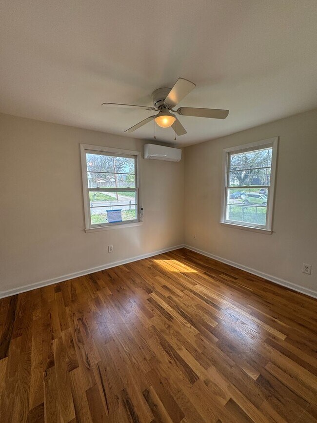 Building Photo - 1036 Seymour Ave