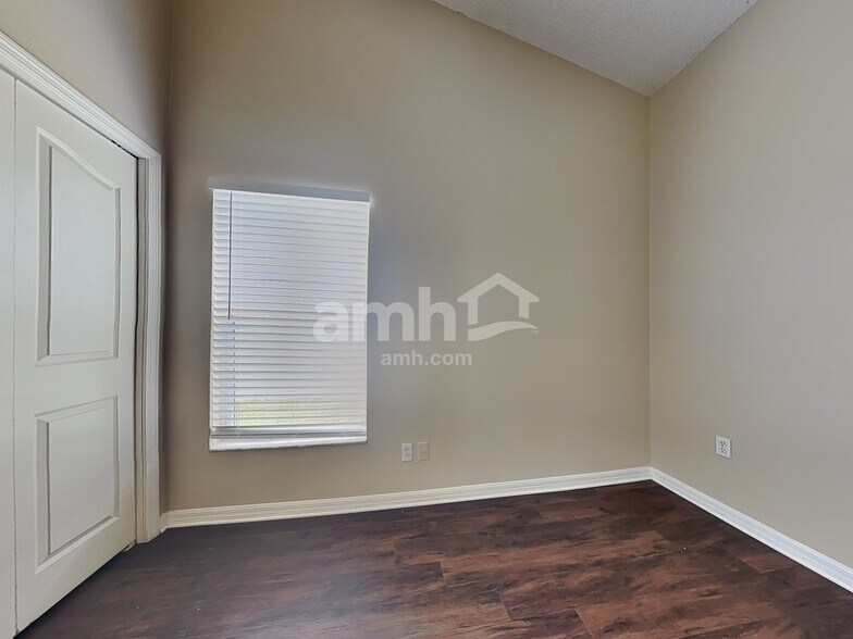 Building Photo - 5611 Brookdale Way
