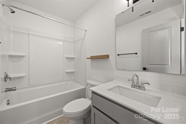 Building Photo - 15018 Scoter St