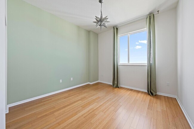 Building Photo - 1551 N Flagler Dr