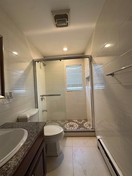 Building Photo - 33 E 51st St