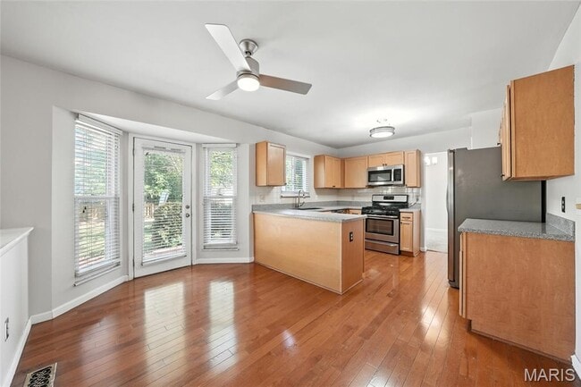 Building Photo - 1043 Oakwood Farms Ln