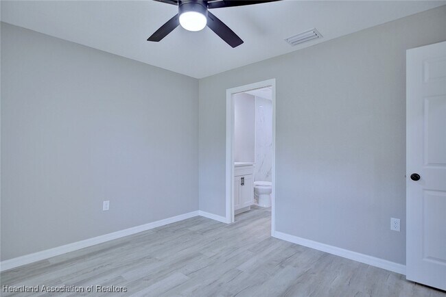 Building Photo - 293 Lincoln Rd NE