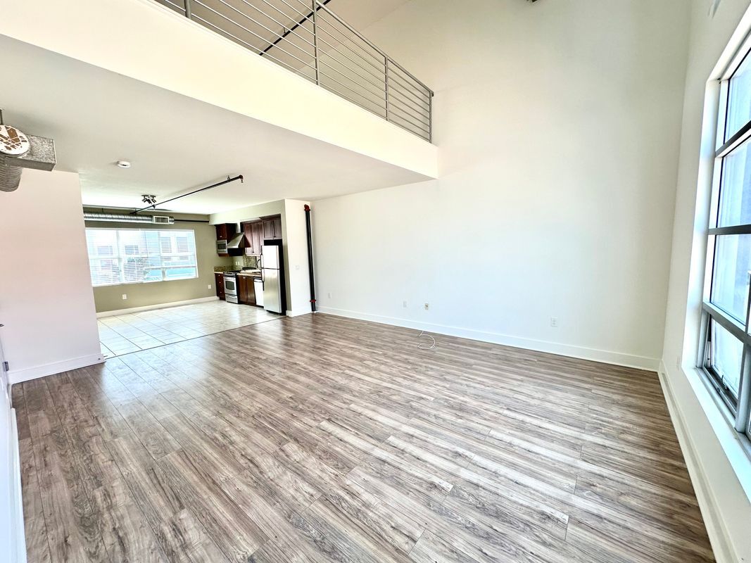 Building Photo - 716 N Santiago St