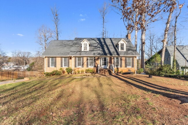 Building Photo - Spacious 4-Bed, 4-Bath Rental Home with Lake Views in Belle Terre Acres