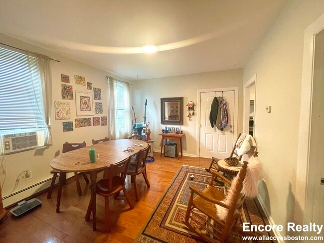 Building Photo - 75 Putnam St