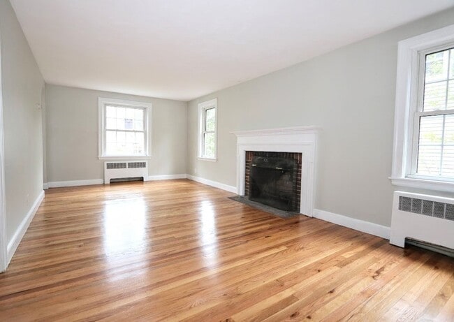 Building Photo - 66 Spruce St