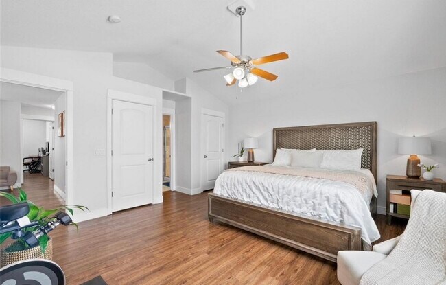 Building Photo - 2182 W Warren Ave