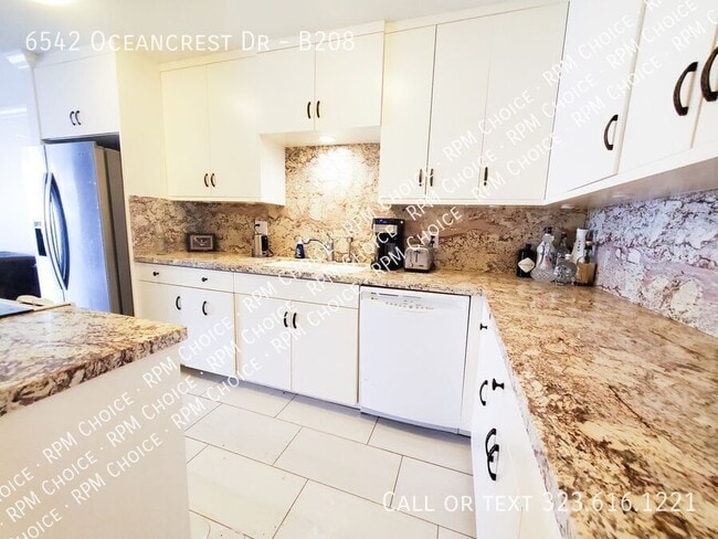 Building Photo - 6542 Ocean Crest Dr