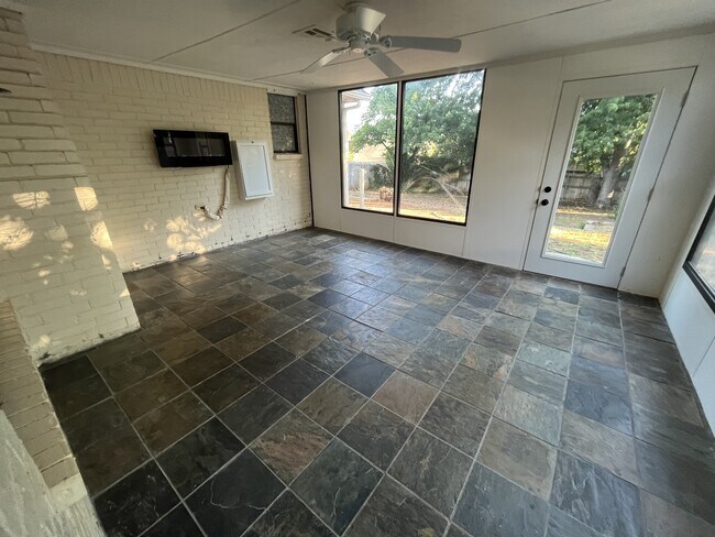 Building Photo - 1313 Brookhaven Dr
