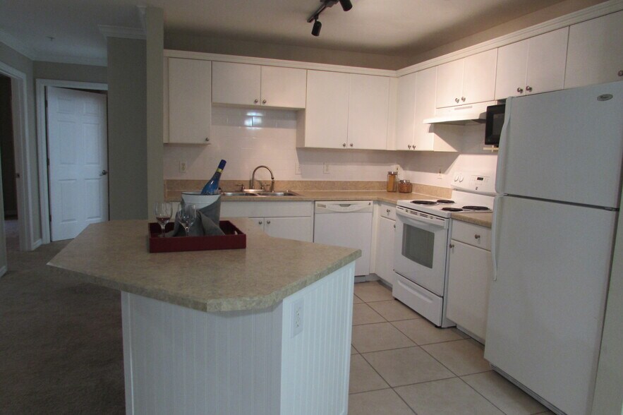 Building Photo - 3591 Kernan Blvd S