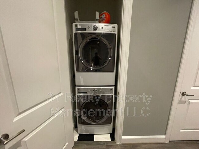 Building Photo - 1211 Caroline St