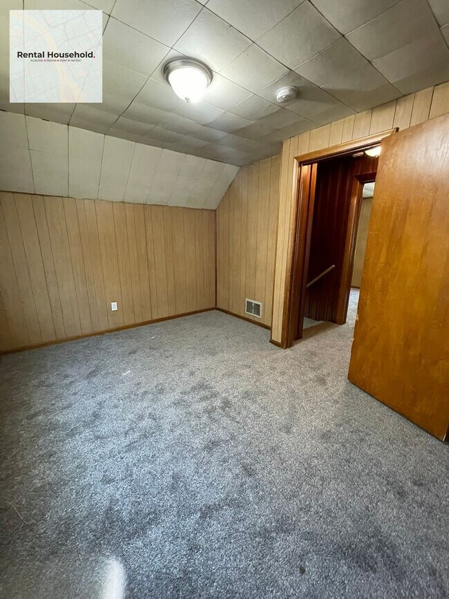 Building Photo - Beautifully Kept~3 BEDROOM 1 BATH BUNGALOW