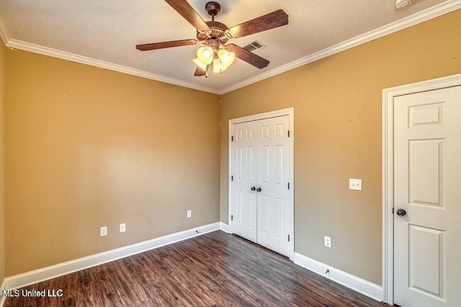 Building Photo - 401 Ash Tree Ln