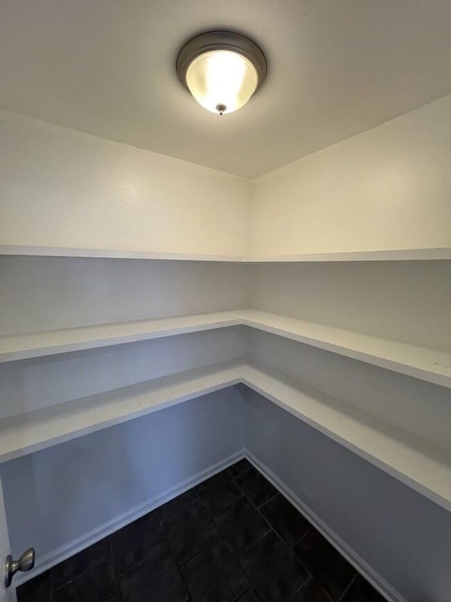 Building Photo - Charming 4-Bedroom Home with Large Backyar...