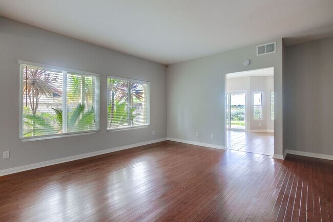 Building Photo - **Available Now*** Encinitas,  4 bedroom, 2.5 bathroom with 2 car garage***