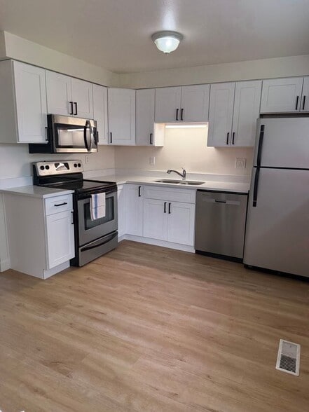 Building Photo - 81 W 300 N