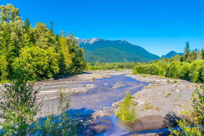 Building Photo - 226 Paradise Dr