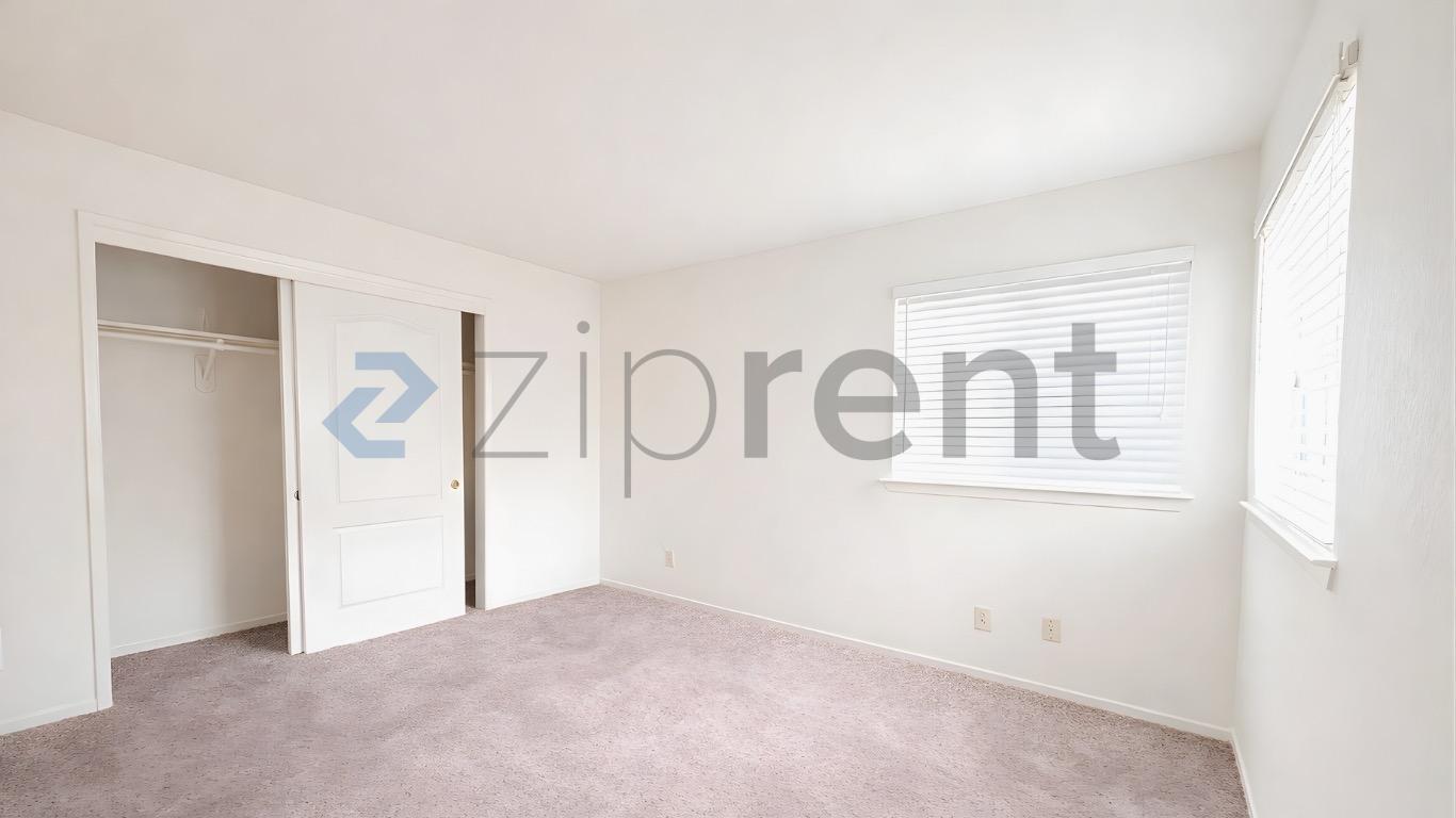 Building Photo - 9588 N Boyd Ave