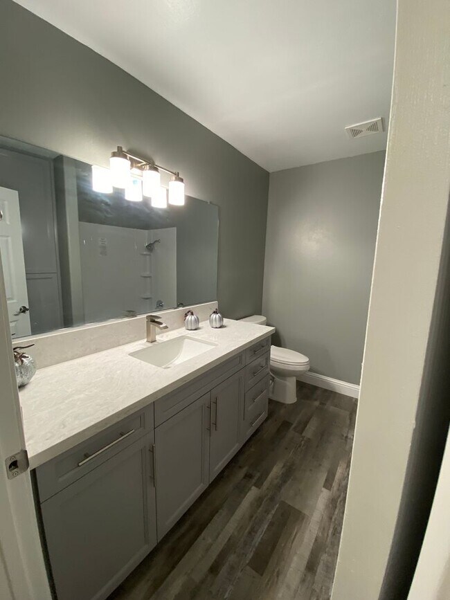 Building Photo - Gorgeous 3 BD 2 BA remodeled home availabl...