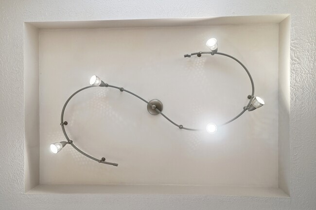 Building Photo - 2481 E Rahn Rd