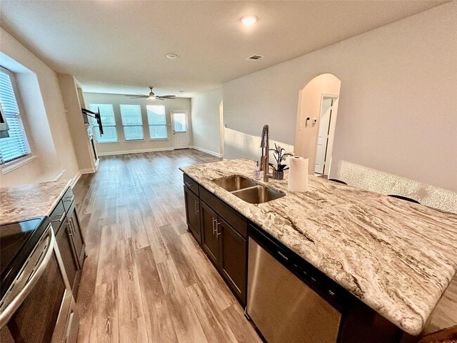 Building Photo - 541 Firethorn Dr