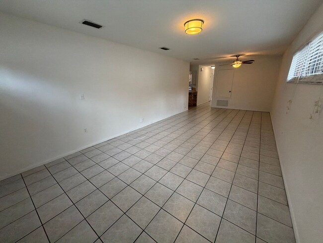 Building Photo - 3005 E Jefferson St