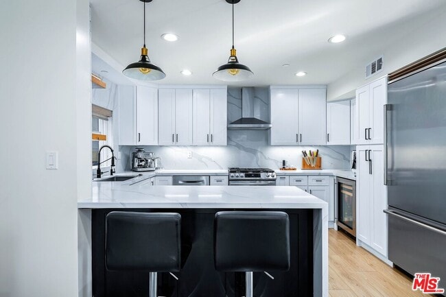 Building Photo - 123 S Clark Dr