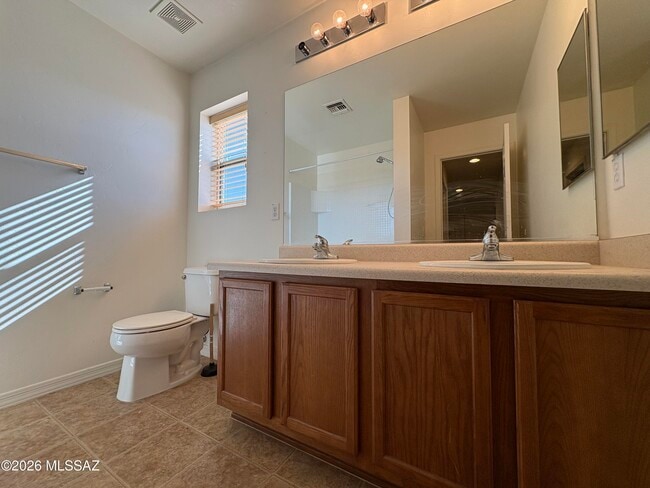 Building Photo - 1133 S Pantano Overlook Dr