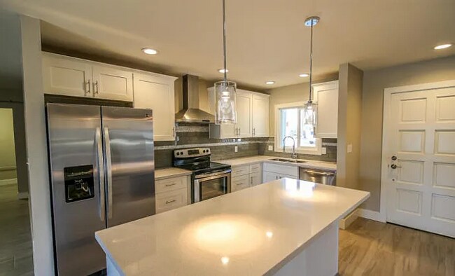 Building Photo - 8731 E Sandalwood Dr