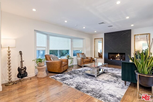 Building Photo - 3350 Coy Dr