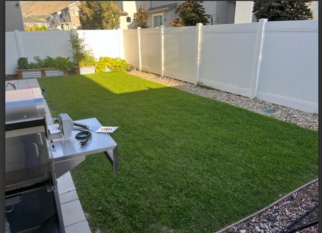 Building Photo - Beautiful 4 Bedroom Home, Bluffdale, 2827 ...