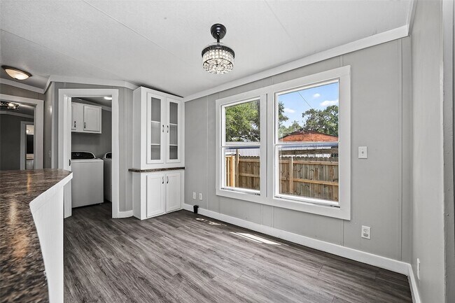 Building Photo - 2122 Koster Rd