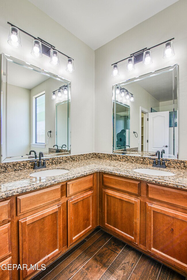 Building Photo - 13401 Emerald Pond Dr