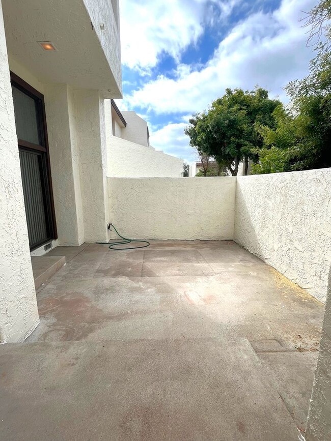 Building Photo - Great townhome in Del Cerro!