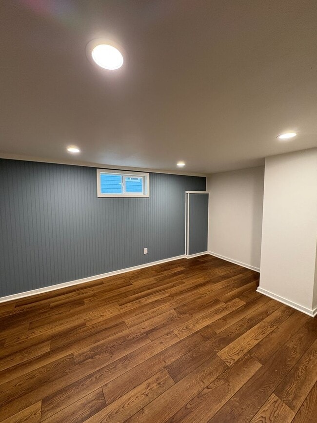 Building Photo - Ballard Beauty, 2 bed 2 bath Remodel with two entrances.