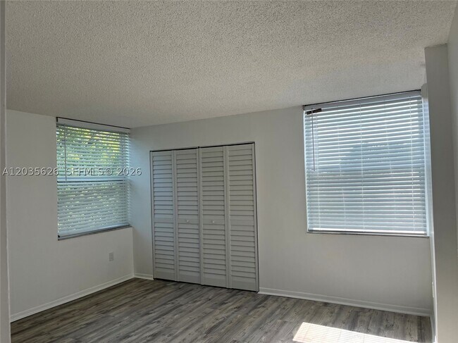 Building Photo - 802 NW 87th Ave