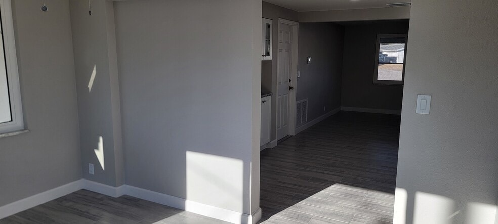 Building Photo - 5214 Forest Hills Dr